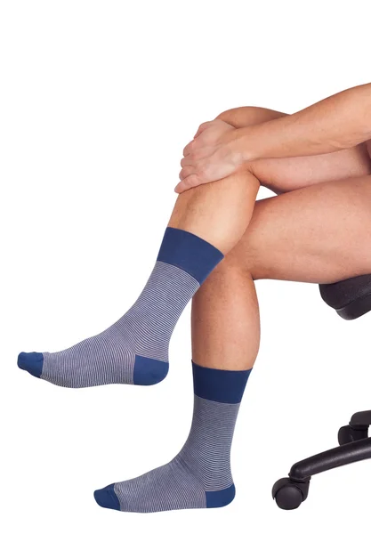 Manliga ben i blå strumpor. Isolerad på vit bakgrund. — Stockfoto