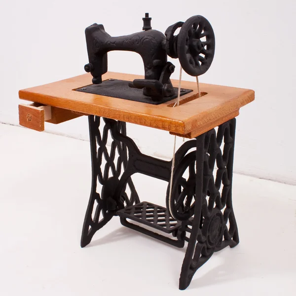 Den gamla symaskinen — Stockfoto