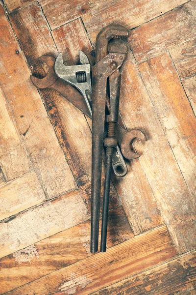 Set of old wrenches on wooden floor — Stock Photo, Image