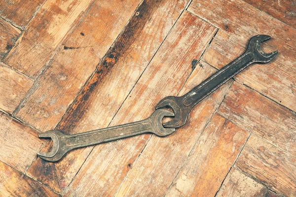 Two open-end wrenches on wooden floor — Stock Photo, Image