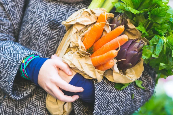 Vista de cerca de zanahorias y algunas otras verduras —  Fotos de Stock