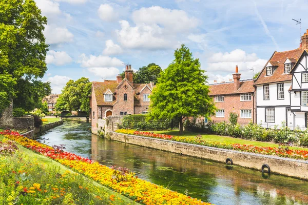 View of typical houses and buildings in Canterbury, England — Stock Photo, Image