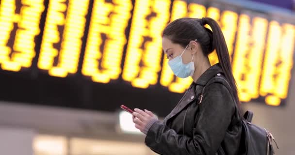 Femme Chinoise Gare Londres Portant Masque Facial Pour Protéger Contre — Video