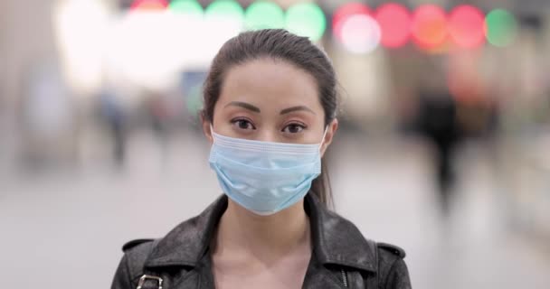 Femme Chinoise Gare Londres Portant Masque Facial Pour Protéger Contre — Video