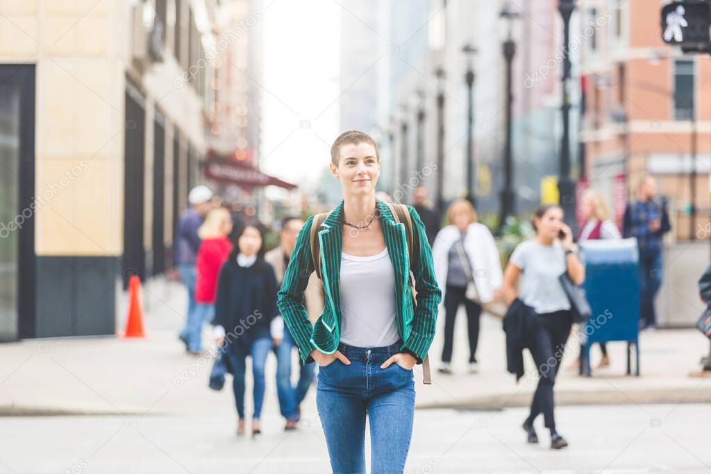 Confident young woman crossing the street in the city - Beautiful and successful woman wearing short hair and smart casual clothes - Lifestyle and travel in Chicago