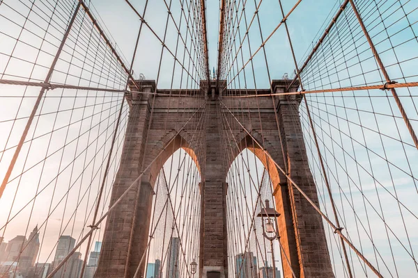 New York Brooklyn Köprüsü Arka Planda Manhattan Gökdelenleri Teal Turuncu — Stok fotoğraf