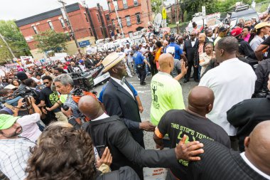 New york, Amerika Birleşik Devletleri - Ağustos 23, 2014: binlerce Mart staten Island eric garner ölüm nypd polisleri tarafından protesto etmek için.