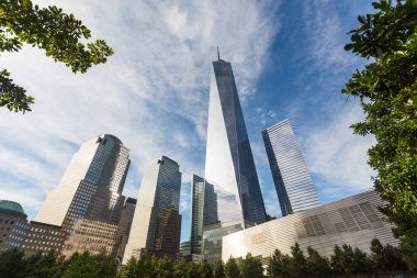 Özgürlük Kulesi ve kısa gökdelenler içinde aşağı manhattan, yeni y