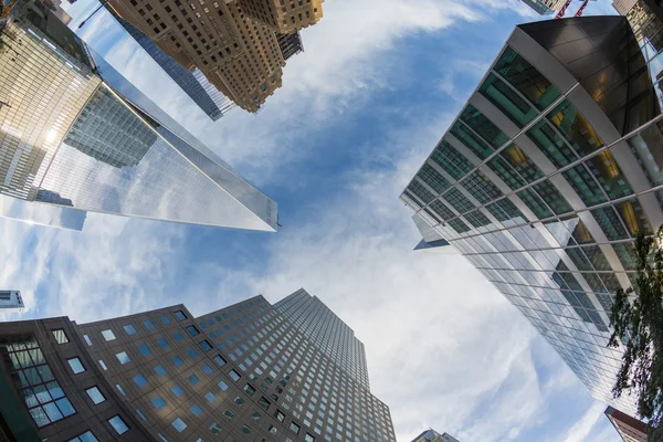Freiheitsturm und kürzeste Wolkenkratzer in Lower Manhattan, New York — Stockfoto