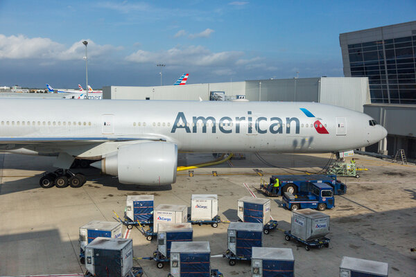 НЬЮ-ЙОРК, США - 10 сентября 2014 года: American Airlines Boeing 777
