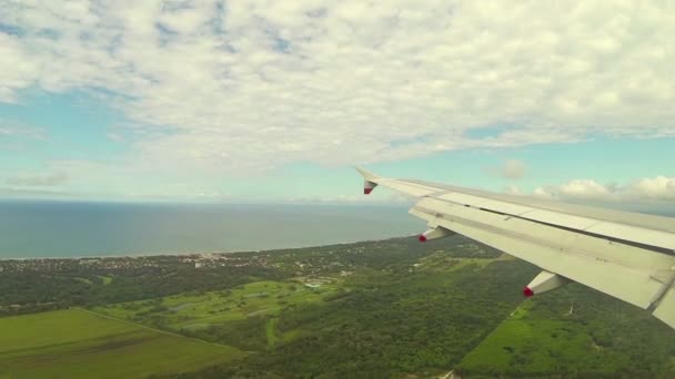 Landing op de luchthaven van pisa — Stockvideo