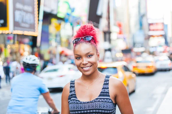 Schönes junges Frauenporträt in New York — Stockfoto