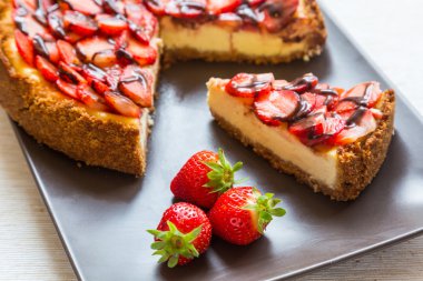 New York-i sajttorta, csokoládé, és eper