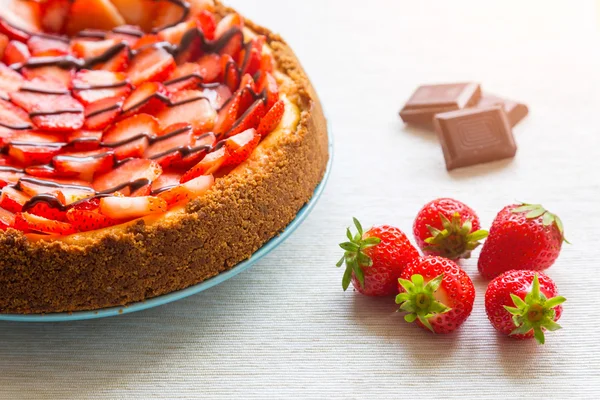 Tarta de queso con chocolate y fresas de Nueva York — Foto de Stock