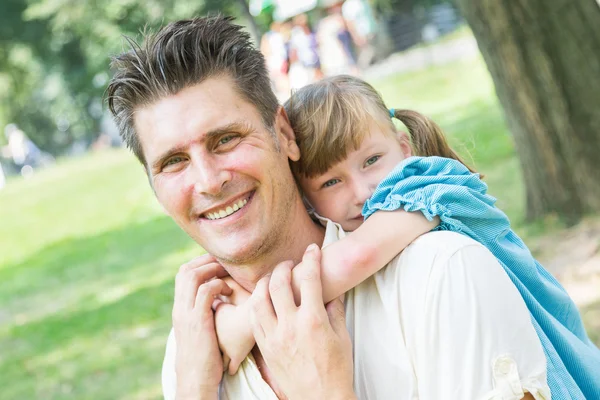 Father and Daughter Playing at Park — Stock Photo, Image