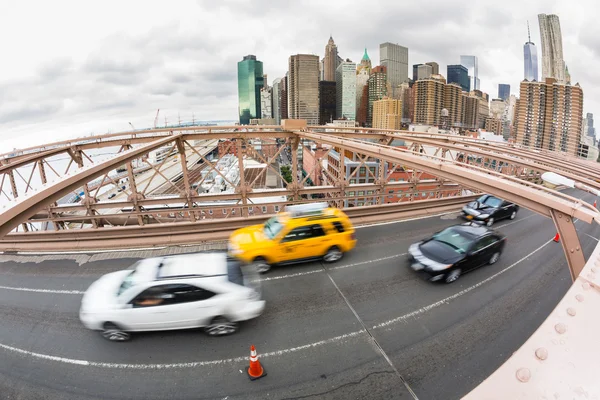 Движение на Бруклинском мосту — стоковое фото