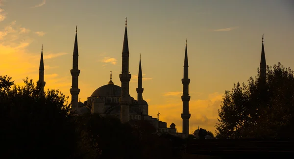 Blauwe moskee in Istanbul, Backlight bij zonsopgang — Stockfoto