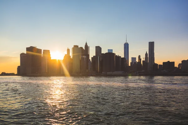New York Downtown Skyline bei Sonnenuntergang — Stockfoto