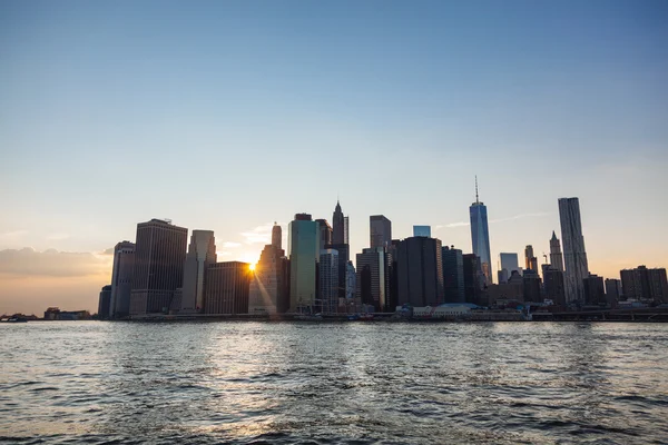 New York centrum panoramę miasta o zachodzie słońca — Zdjęcie stockowe