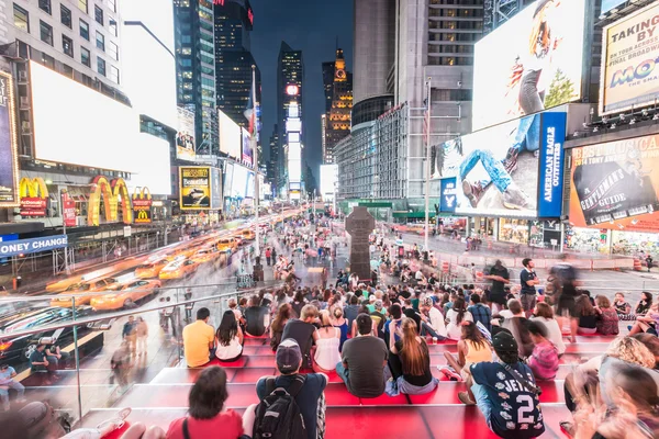 New York, ABD - 4 Eylül 2014: Times Square kurulmasını kalabalık — Stok fotoğraf