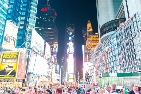 NEW YORK, USA - 4 SEPTEMBRE 2014 : Times Square plein de touristes — Photo