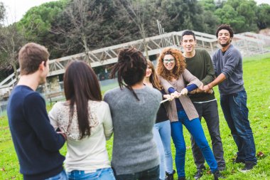 Halat çok ırklı oynayanlar