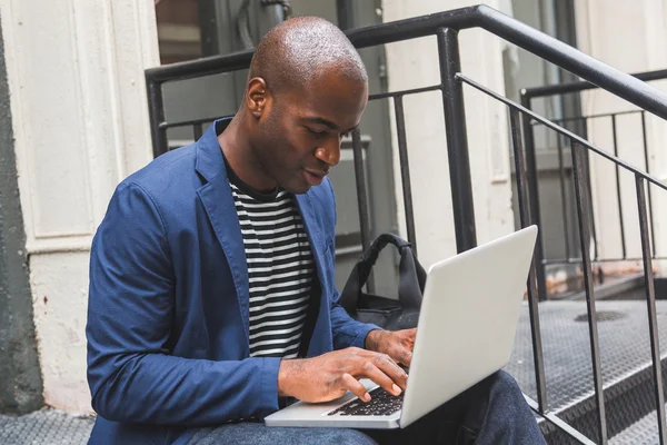 Black Guy Using Notebook — Stock Photo, Image