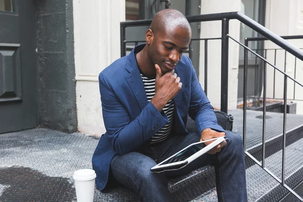 Black Guy Using Digital Tablet — Stock Photo, Image