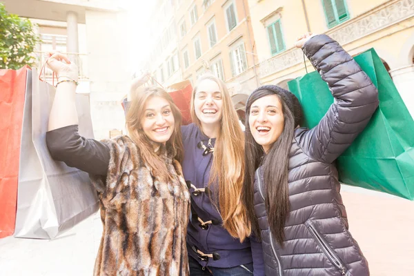 Donne con borse della spesa — Foto Stock