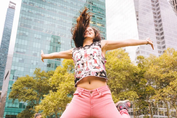 Mädchen im Park in New York — Stockfoto