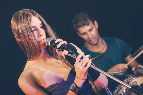 Man and Woman Playing and Singing Rock Music — Stock Photo, Image