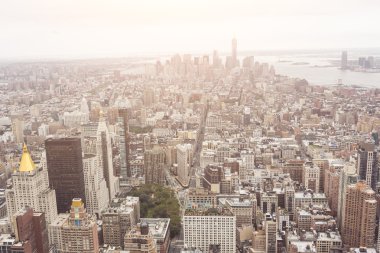 Bulutlu bir günde New York havadan görünümü
