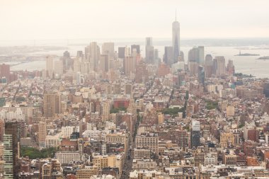 Bulutlu bir günde New York havadan görünümü