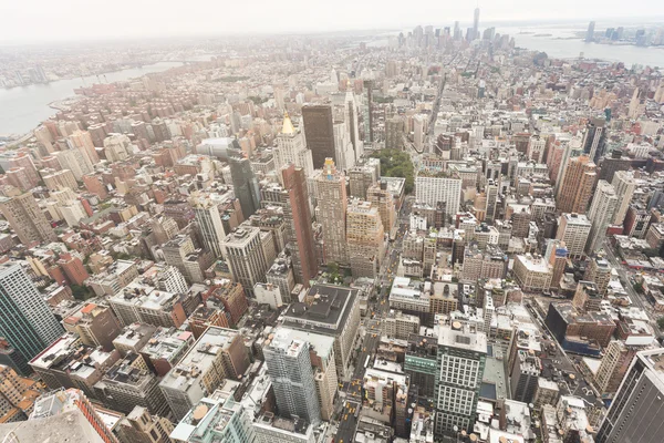 Luchtfoto van het New York op een bewolkte dag — Stockfoto