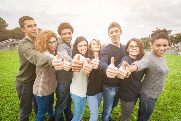 Grupo Multiétnico de Amigos com Polegares — Fotografia de Stock