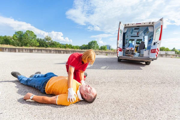 Rescue Team Providing First Aid — Stock Photo, Image
