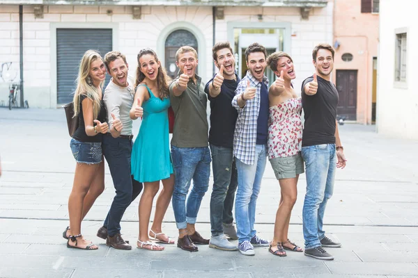 Amigos com polegares para cima — Fotografia de Stock