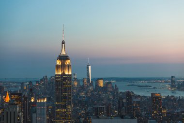 alacakaranlıkta new York havadan görünümü