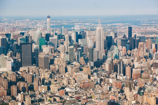 Luchtfoto van het New York van helikopter, Cityscape en wolkenkrabbers — Stockfoto