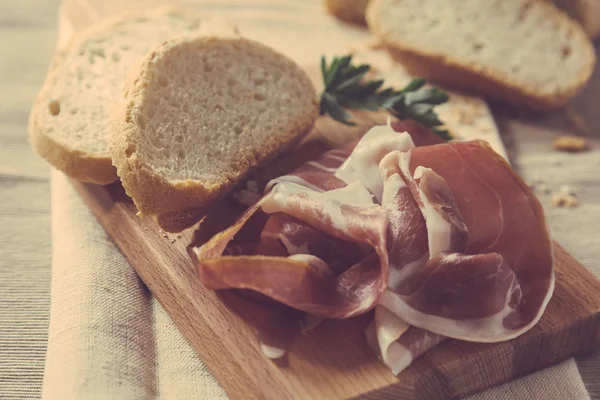 Brød og skinke skiver - Stock-foto