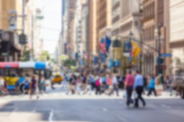 5th Avenue zebra geçiş turistlerle dolu. Bulanık Backgro