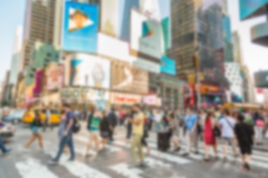 Times Square turist, kalabalık. Arka plan bulanık.