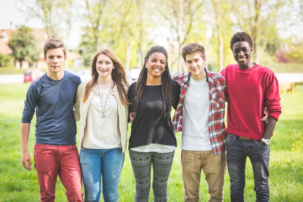 Multiethnic group of teenagers outdoor — Stock Photo, Image