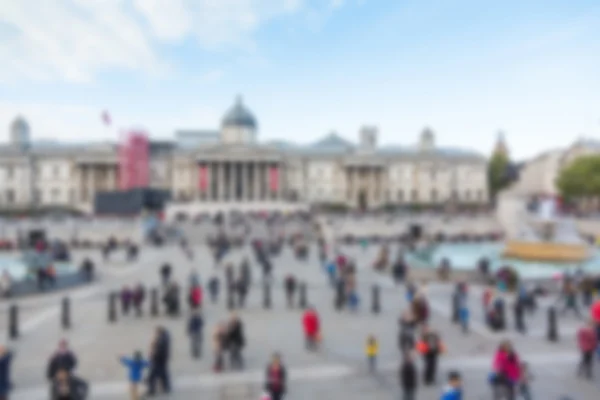 Gedrängter Trafalgar Square mit Nationalgalerie, verschwommener Hintergrund — Stockfoto