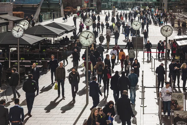 London, Storbritannien - 6 mars 2015: pendlare en turister i — Stockfoto