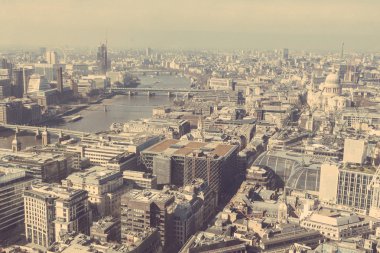 Thames ve St Paul Katedrali ile Londra havadan görünümü