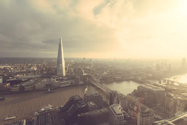 Luftaufnahme von London mit dem Scherben-Wolkenkratzer — Stockfoto