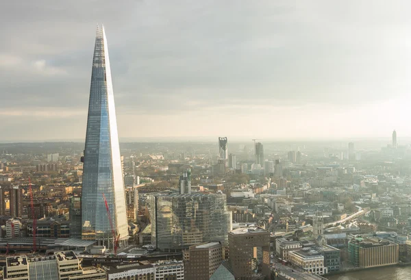 Luftaufnahme von London mit dem Scherben-Wolkenkratzer — Stockfoto