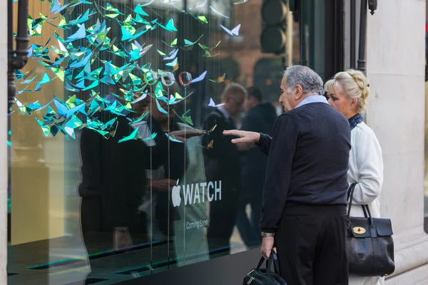 Новий Apple годинник — стокове фото