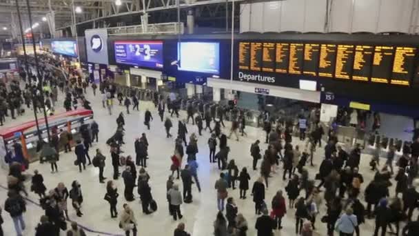 Commuters and tourists at Waterloo station in London — Stock Video